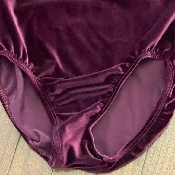GK Elite Sportswear Burgundy Gold Trim Gem Velour Leotard Adult Medium - Picture 4 of 11